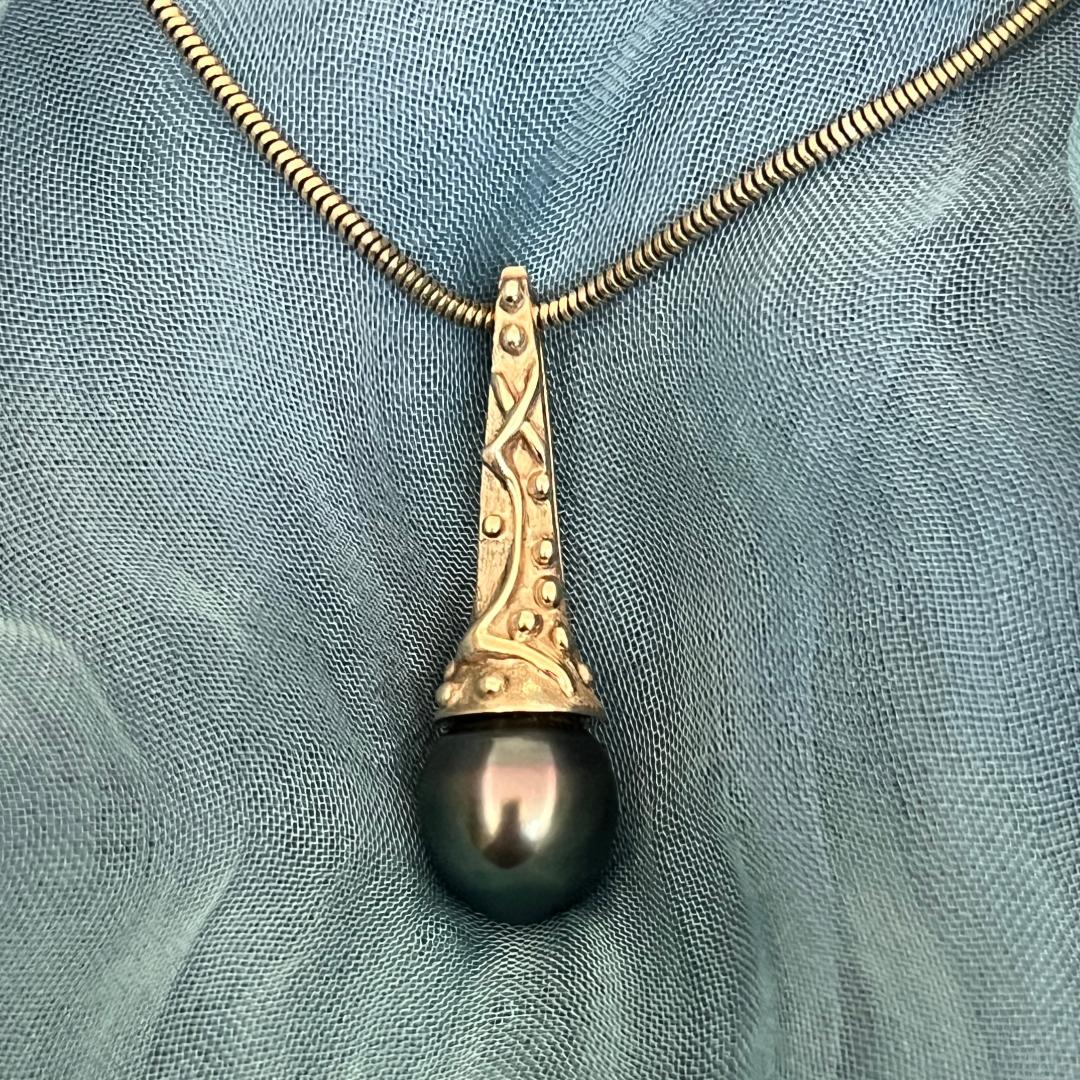 Bailey Pendant - Image 2